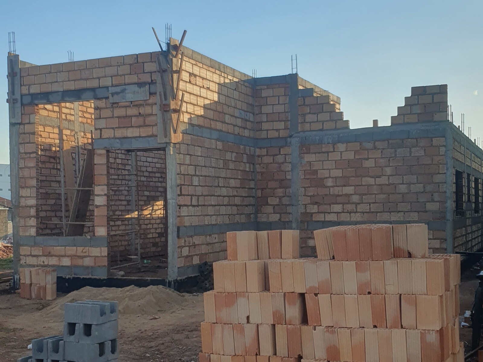Residência em Execução — foto 2 da obra executada pela MRE Construções